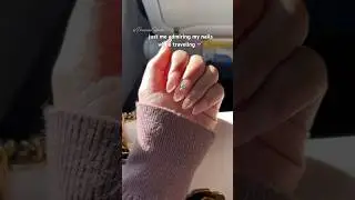 making sure my nails are pretty when traveling 💕💅🏻 #gelpolish #nails #nailart #diynails