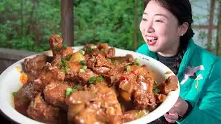 小雨今天吃紅燒排骨，肉質鮮美根根脫骨，配上粉面面的土豆超下飯【市民朱小雨】
