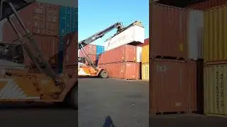 Amazing Reach Stacker Operation