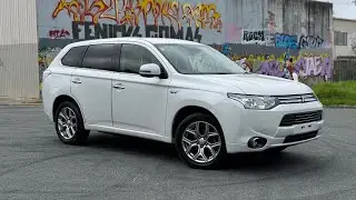5903- 2013 Mitsubishi Outlander PHEV