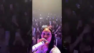 SZA Brings a Fan's Phone on Stage 🤩📱