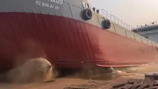 2600m3 split hopper barge