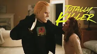 بنت بترجع بالزمن عشان تنقذ امها من سفاح مقنع بيقتل البنات المراهقه🎃|ملخص فيلمtotaly killer(2023)