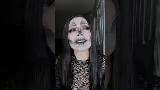 Les ha pasado? #gothclothing #gothgirl #goth #halloweenmakeuplook #glamskull
