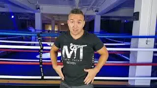 Kampfstellung beim Kickboxen & Boxen