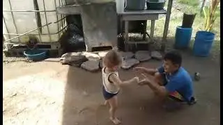 Mi ni&ntilde;o Samuel le ense&ntilde;&oacute; a caminar a mi ni&ntilde;o Dariel 
