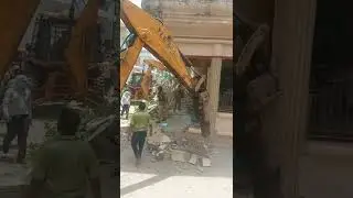 A video which shows the demolition of the front part of the Afreen Fatima's house.