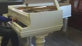 Белый немецкий рояль Rud. Ibach Sohn (Ибах)