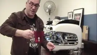 The Coffee School - Melk walsen met balletje