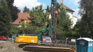 von Fleissner &ndash; Rammtechnik mit Spezial Bagger beim Bohren von L&ouml;chern f&uuml;r ein Wohnhaus Teil 3/4