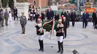 25 Aprile 2025, Mattarella onora la tomba del Milite Ignoto all'Altare della Patria