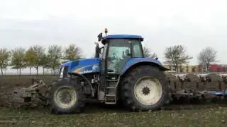 New Holland T8020 ploegen