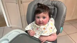 Oatmeal with Berries (6 months) #babygirl #firstsolidfood
