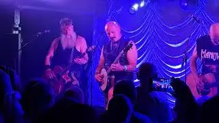 Hayseed Dixie at the Old Woolen in Farsley - Don't stop believin' ! #HayseedDixie