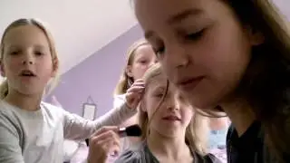 Mecup en haar doen bij vriendin Lynn