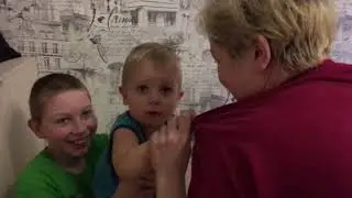 Что малыш Ян вытворяет дома. What little Yan does at home.