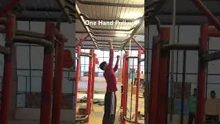 One hand pull up 👀 #funk #music #body #motivation #ekmotahathighumechala