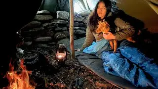Building the best warm survival shelter | Bushcraft camp overnight solo | Cook huge steak on fire