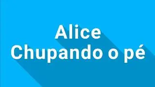 Alice chupando o dedo do p&eacute;