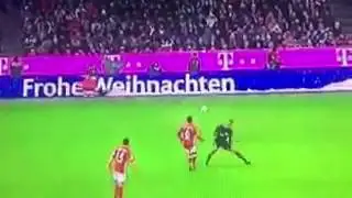 Tiago Alcantra passes to Santa