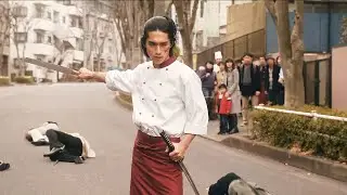 طباخ من الزمن القديم بتحصله تعويذة تنقله العصر الحالى فقرر يعرض طبخته وينتقم من كل الطباخين