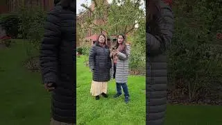 #shorts Kaun Tujhe | Cover by Tanvi Jain & Alka Jain | Roses in Birmingham | Walk Through UK