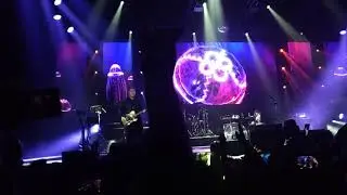 New Order Estadio obras 2018 Vanishing point, Technique