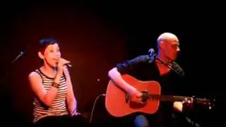 Calm of zero perform Echobelly hit Dark Therapy