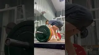 5&rsquo;8 dunker deadlifts 225lb at 120lb #dunk #vertical #dunkbasketball #weightlifting
