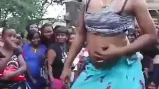 Avua nguo acheza uch wa mnyama hatal sana