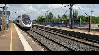 Le 26 juin a 13h13 en gare de Limersheim avec le passage d'un TGV inou&iuml;