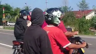 Vespaan Ke Pantai Mliwis