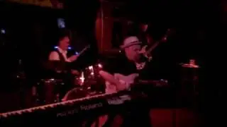 Ron Thompson - Baby Please Don't Go.mov