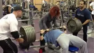 6 PLATE BENCH PRESS - 585lbs. HANS LAURO. LA FITNESS, mississauga