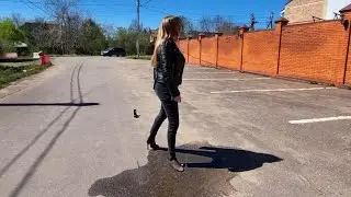 Walking in one shoe, Aliona losing high heels mules, losing shoe walking, lost high heels (# 750)