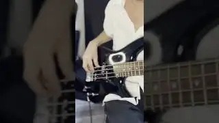 Right Hand Position on Bass