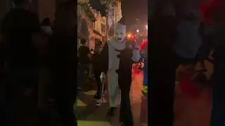 TERRIFIER ART THE CLOWN ROAMING THE STREETS AT HALLOWEEN HORROR NIGHTS 2025 #terrifier