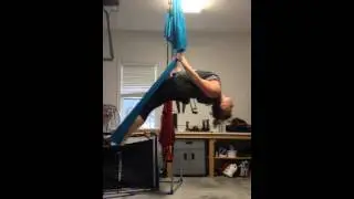 Aerial hammock inversion Split