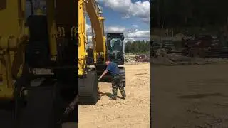 By new excavator Sumitomo SH220NLC-6