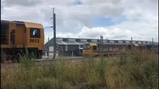 DL 9262 9279 with freight passing DL 9613 with freight at Te rapa yard Hamilton NIMT ( No Sound )