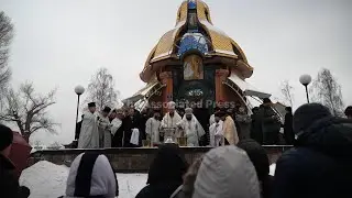 Ukrainian veterans, Kyiv residents dive into icy Dnipro river to celebrate feast of Epiphany