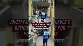 Jovem fantasiado de 