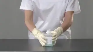 Arzneimittelzubereitung mit der Transferkappe Ecoflac&reg; Mix