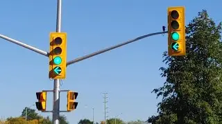 Fully Actuated Econolite Duralight Traffic Signals at Bristol Cir & Dover Gate in Oakville, Ontario