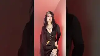 Elvira is god #halloweencosplay #elvira #makeuptrends #makeupartist #cosplay
