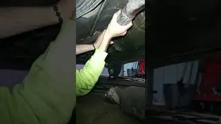 Let's Fix a Rusty Exhaust Flange!💪🏻👨🏻&zwj;🔧🧰 #auto #technician #mechanic