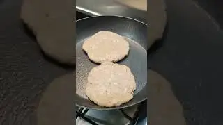 Keto Burger&protein bun #ketoburger #ketoburgers #ketohungryman #ketoburgerbuns #mediterranean #keto