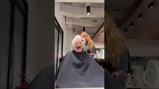 Hairstylist and grandma have legendary laughing session during hair appointment 🤣❤️