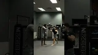 Calisthenics athlete tries Muay Thai #beginner #mma #muaythai #calisthenics