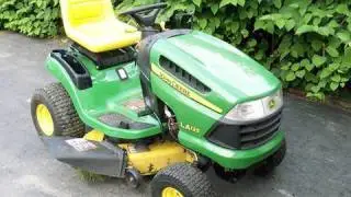 John Deere LA125 Lawn Tractor Start Up